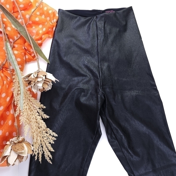 Commando Faux Leather Shapewear Control Leggings - Picture 7 of 12